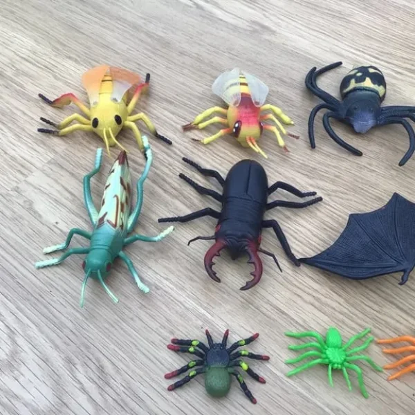 Large Spiders and bats 🦇