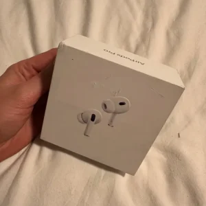 Apple AirPods Pro (2nd gen) with MagSafe Charging Case (USB-C) - White - Image 2