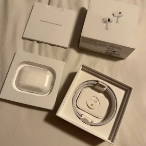 Apple AirPods Pro (2nd gen) with MagSafe Charging Case (USB-C) - White - Image 3