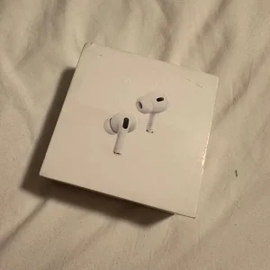 Apple AirPods Pro (2nd gen) with MagSafe Charging Case (USB-C) - White