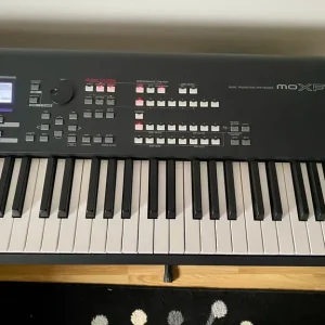 Yamaha MOXF8 Synthesiser - Image 3