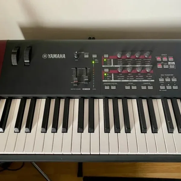 Yamaha MOXF8 Synthesiser