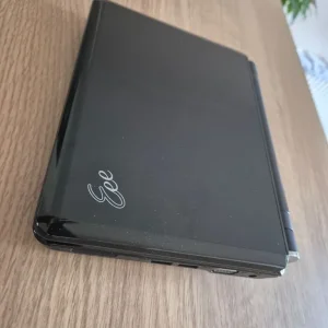 Asus Eee PC 9001 tiny laptop running Linux Mint - Image 2