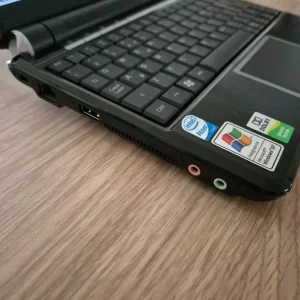 Asus Eee PC 9001 tiny laptop running Linux Mint - Image 4