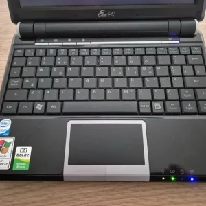 Asus Eee PC 9001 tiny laptop running Linux Mint - Image 5
