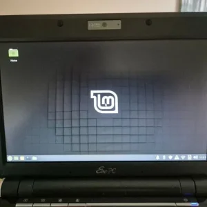 Asus Eee PC 9001 tiny laptop running Linux Mint - Image 7