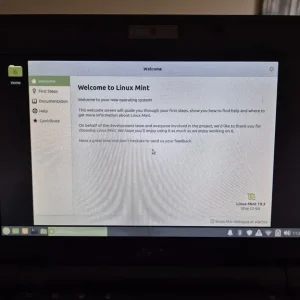 Asus Eee PC 9001 tiny laptop running Linux Mint - Image 8