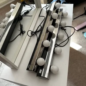 Vanity table, mirror and two lights - Image 4