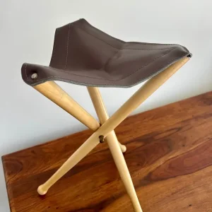 Vintage-Style Folding Tripod Camp Stool – Wood & Leatherette