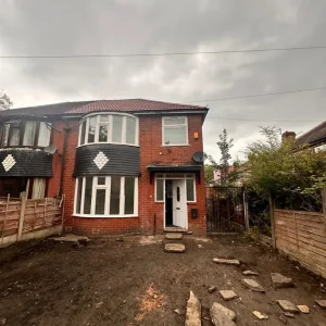Newly Renovated 4-Bed Semi-Detached - Image 2
