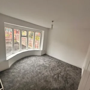 Newly Renovated 4-Bed Semi-Detached - Image 3
