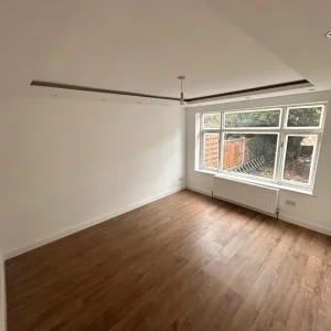 Newly Renovated 4-Bed Semi-Detached - Image 4