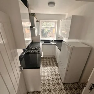 Newly Renovated 4-Bed Semi-Detached - Image 5