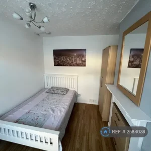 1 bedroom fully furnished flat - Image 2