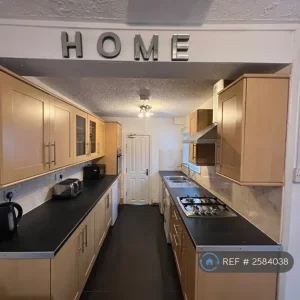 1 bedroom fully furnished flat - Image 5