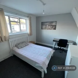 1 bedroom fully furnished flat - Image 6