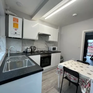 Double Room Available - N17 - Image 2