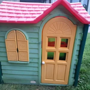 Outdoor Little Tikes Playhouse