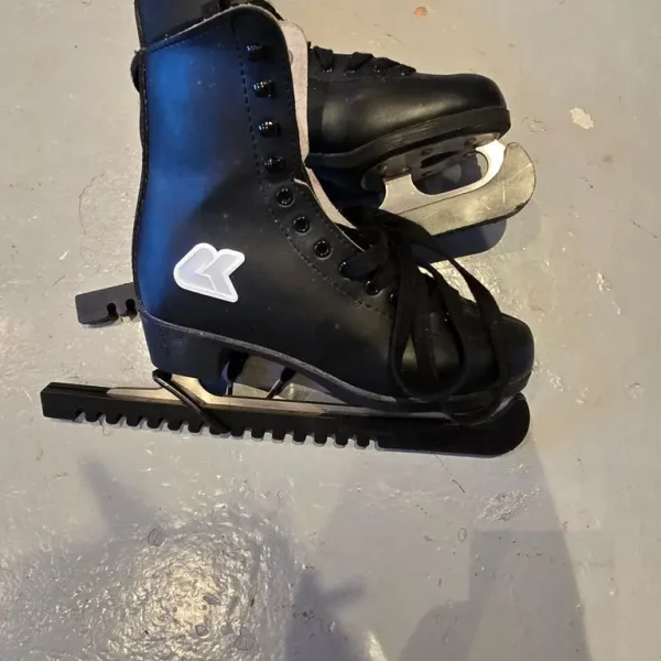 Black ice skates size uk 5