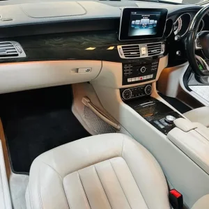 2015 Mercedes-Benz CLS 2.1 Shooting Brake with AMG Line and BlueTEC - Image 4