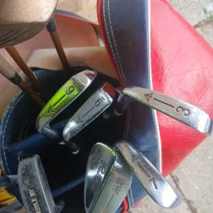 Spalding golf bag with Dunlop clubs and assorted gear - Image 2
