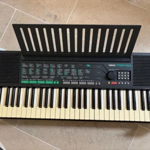 Yamaha PSR F52 Portable Keyboard