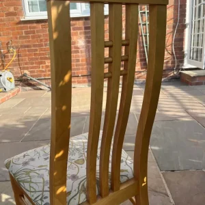 Extendable dining table & x4 chairs - Image 5