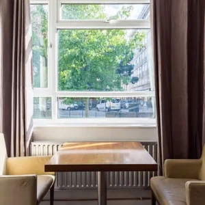 Double room with private patio in a refurbished apartment - Image 5