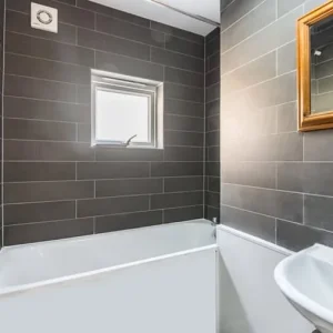 Double room with private patio in a refurbished apartment - Image 7