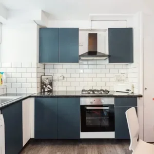 Double room with private patio in a refurbished apartment - Image 8