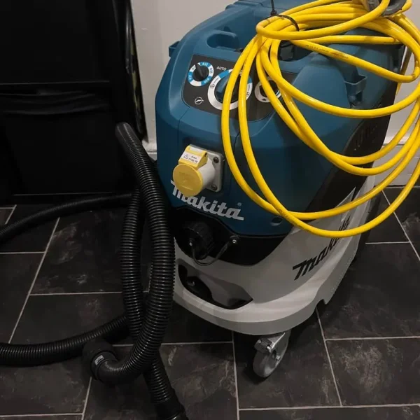110V MAKITA VC4210 M-CLASS DUST EXTRACTOR WET DRY NEW