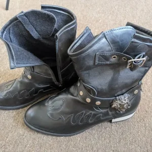 Mens cowboy style motorcycle boots size 42, 2 pairs - Image 3
