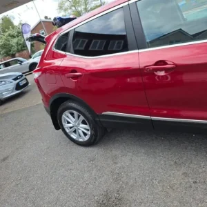 2014 Nissan Qashqai 1.6 dCi Acenta Premium 5-door SUV - Image 4
