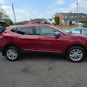 2014 Nissan Qashqai 1.6 dCi Acenta Premium 5-door SUV - Image 6