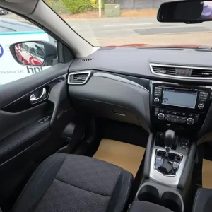 2014 Nissan Qashqai 1.6 dCi Acenta Premium 5-door SUV - Image 8