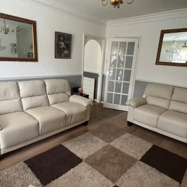 Suite (2-seater in perfect condition)