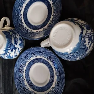 Vintage Churchill Cups & Saucers - Image 5