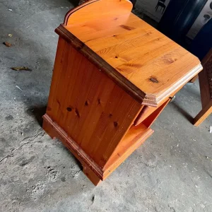 2 solid wooden bedside tables in very good condition - Image 3