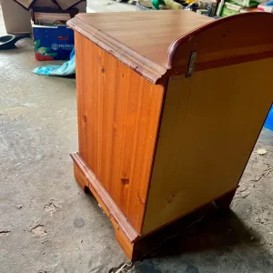 2 solid wooden bedside tables in very good condition - Image 5