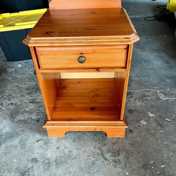 2 solid wooden bedside tables in very good condition