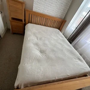 King size bed - Image 2