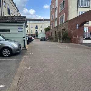 2 bedroom ground floor flat in Old Market - Image 3