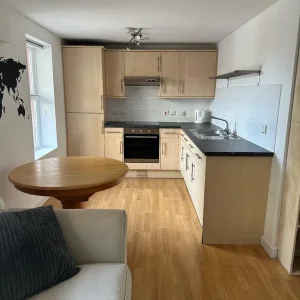 2 bedroom ground floor flat in Old Market - Image 4