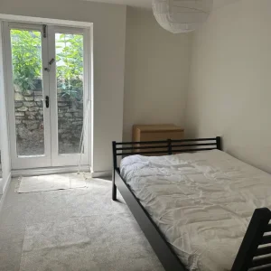 2 bedroom ground floor flat in Old Market - Image 8