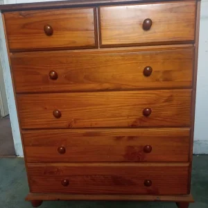 Pine Chest of Drawers in Excellent Condition - Image 2