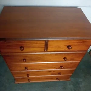 Pine Chest of Drawers in Excellent Condition - Image 4