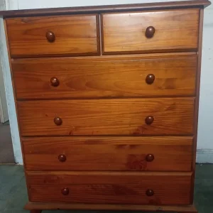 Pine Chest of Drawers in Excellent Condition