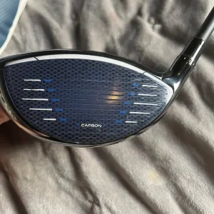 Taylormade qi10 driver 9 degree xflex - Image 3