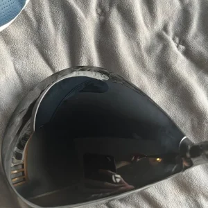 Taylormade qi10 driver 9 degree xflex - Image 4