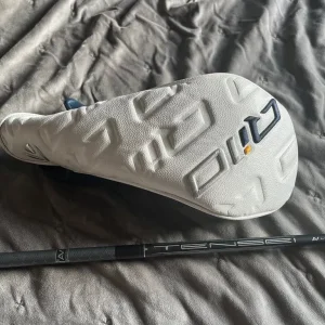 Taylormade qi10 driver 9 degree xflex - Image 5